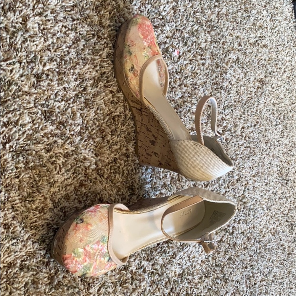 Dainty floral lace wedges